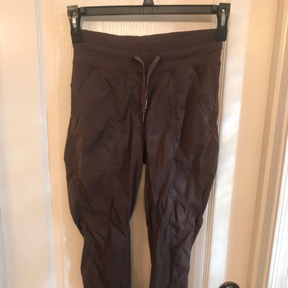 Like new Lululemon ankle-length pants